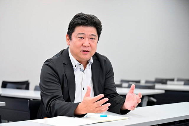 社会人として大学院で学ぶ意義と楽しさとは？政策学研究科在学生4名による座談会