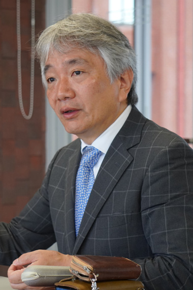 内田 恭彦教授